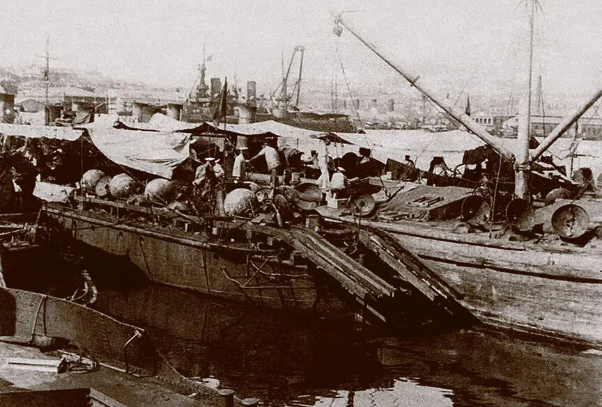 Эскадренный миноносец Решительный в ПортАртуре 24 июля 1904 года В - фото 65
