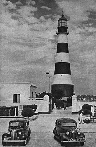 Маяк в порту МардельПлата 1940е годы Только в апреле 1945 года U977 - фото 238