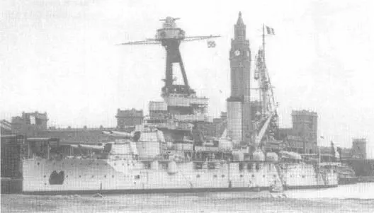 Линейный корабль Прованс в 1936 г во время стрельб вверху в Шербуре в - фото 113