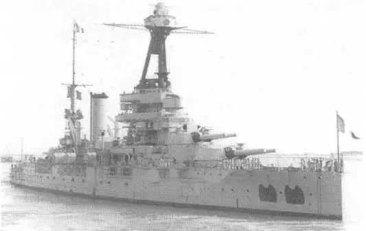 Линейный корабль Прованс в 1936 г во время стрельб вверху в Шербуре в - фото 114