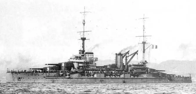 Линейный корабль Лоррейн в Тулоне в 1917 г фото вверху и в 19191920 гг - фото 121