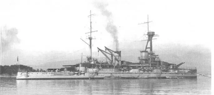 Линейный корабль Лоррейн в 1920 г вверху в 1923 г в центре и в - фото 123