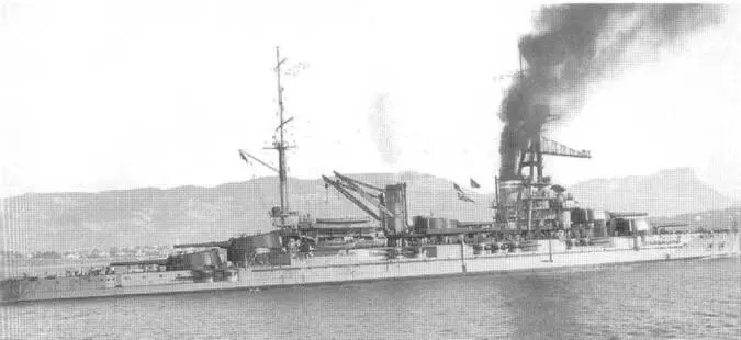Линейный корабль Лоррейн в 1920 г вверху в 1923 г в центре и в - фото 124