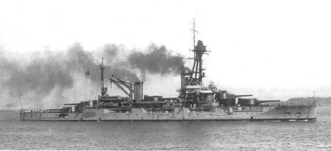 Линейный корабль Лоррейн в 1926 г в 1928 г в центре и после - фото 128