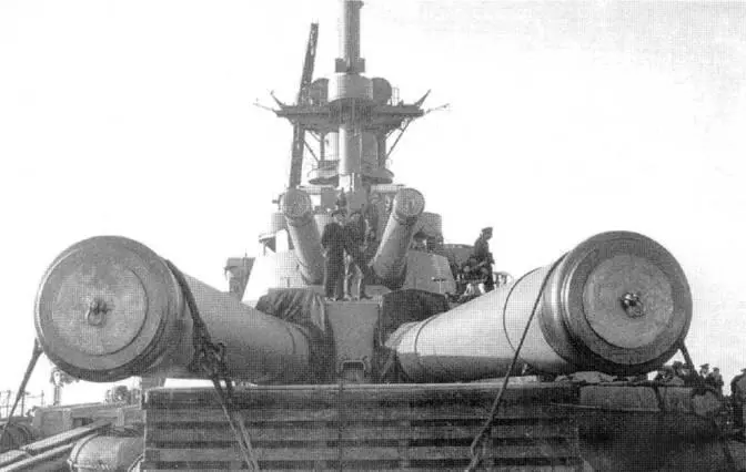 Кормовые башни линкора Лоррейн 19441945 гг Лоррейн обстреливает - фото 135