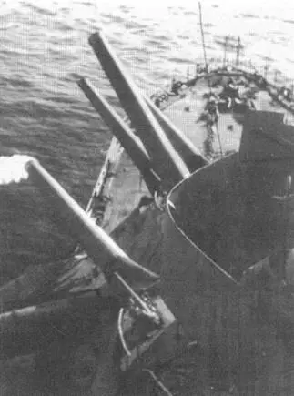 Линкор Лоррейн во время стрельбы по берегу из орудий главного калибра 1945 - фото 70