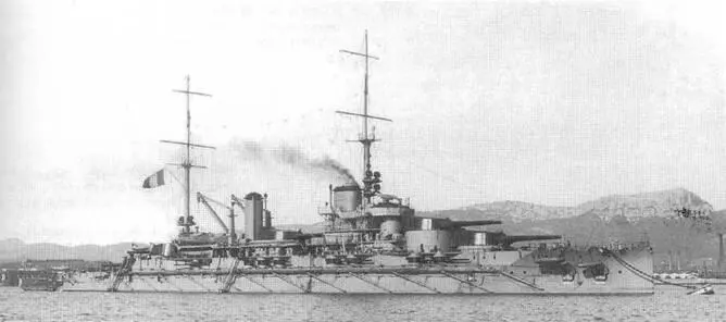 Линейный корабль Бретань после вступления в строй 1915 1916 г - фото 74