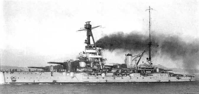 Бретань в 19291930 гг Линейный корабль Бретань в 1928 г вверху ив - фото 82