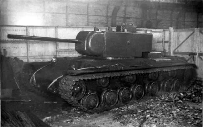 Тяжелый танк Т220 КВ220 в цеху Кировского завода Январь 1941 года Пулемет - фото 11