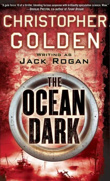 Jack Rogan The Ocean Dark обложка книги