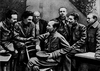 Вот они святые люди Лили Юрьевны и Исаака Эммануиловича И я стал думать - фото 48