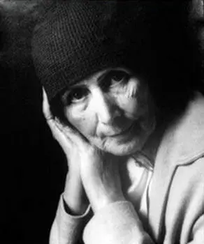 На этом фотопортрете знаменитого Сесила Битона ей 85 лет В следующем - фото 60