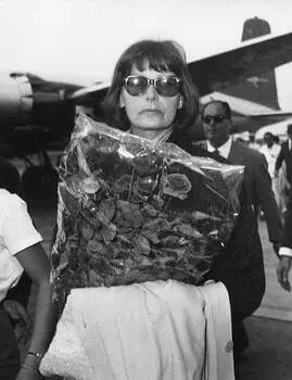 Начиная с 1970х актриса стала излюбленным объектом папарацци которые - фото 67