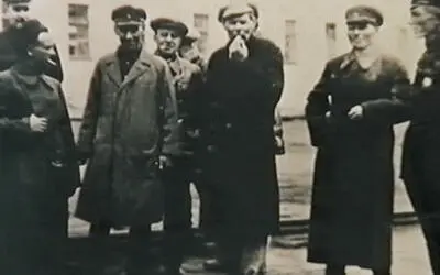 Великий пролетарский писатель с великими перевоспитателями Или Кнут Гамсун В - фото 9