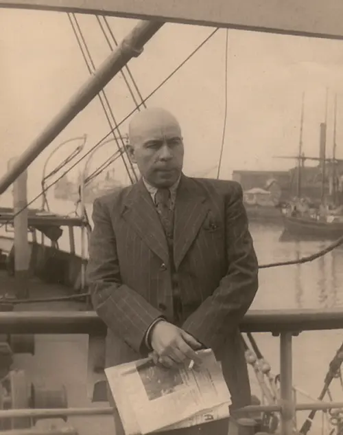 Г А Ушаков 1940е гг Г А Ушаков начальник острова Врангеля на привале - фото 23