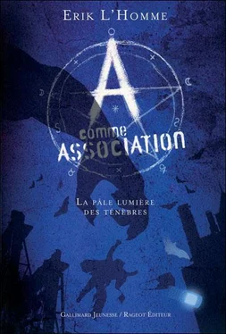 Erik L'Homme A Comme Association T1 - La pâle lumière des ténèbres обложка книги