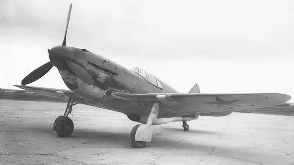 Истребитель ЛаГГ3 с мотором М105ПФ май 1942 г Истребитель Ла5ФН 1943 г - фото 5