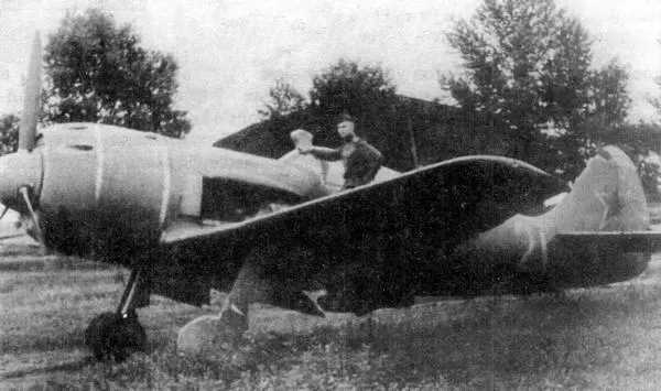 Ла9 неизвестного полка Обратите внимание на фотокинопулемёт С13 на козырьке - фото 63