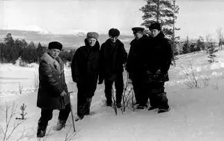 Март 1967 года Кольский полуостров Кандалакша Справа ведущий конструктор - фото 34