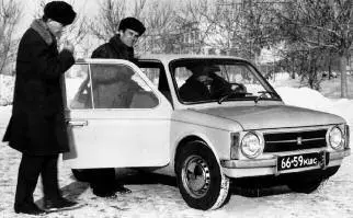 Один из первых выездов за пределы завода В Гришин автор и Ю Корнилов - фото 83