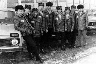 Февраль 1976 года Москва XXV съезд Группа вазовцев на Нивах Для всех - фото 187