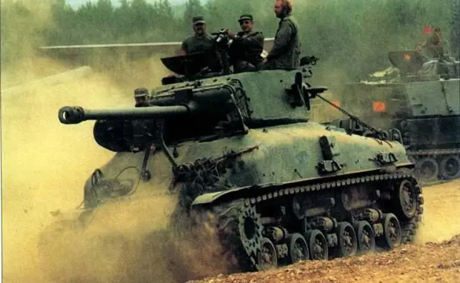 Восстановленный M4A176W HVSS Обращают на себя внимание отсутствие щитка для - фото 8