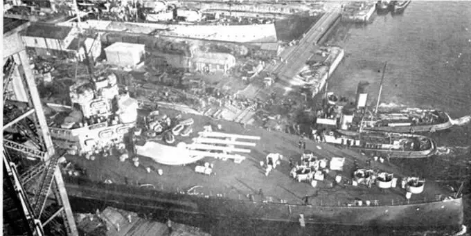 Линейный корабль Дюк оф Йорк в доке Розайт 1943 г Дюк оф Йорк в бою у - фото 127