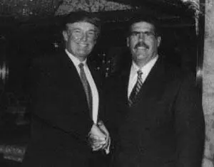 Вместе с Мэтью Каламари исполнительным вицепрезидентом The Trump Organization - фото 5