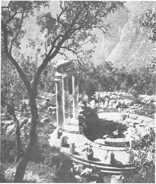 The temple of Delphi where you make your big wish Niko who sails like a - фото 2