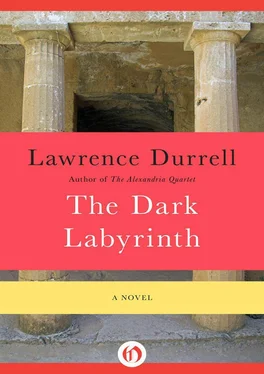 Lawrence Durrell The Dark Labyrinth обложка книги