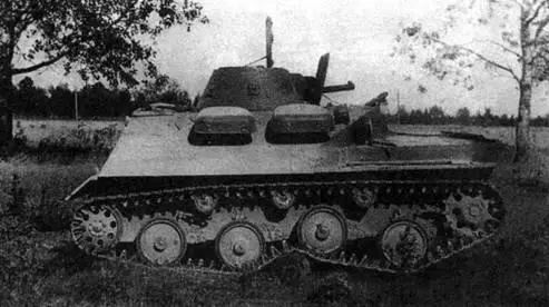 Фотографии легкого опытного танка 010 образец N 74 с торсионной подвеской - фото 4