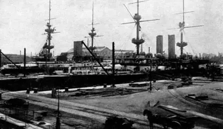 В Портсмуте Конец 1890х гг Продольный разрез башенной установки для двух - фото 16