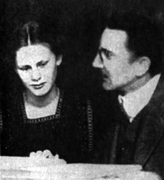 Со старшей дочерью родившейся в 1903 году С первой женой Луизой и их сыном - фото 8