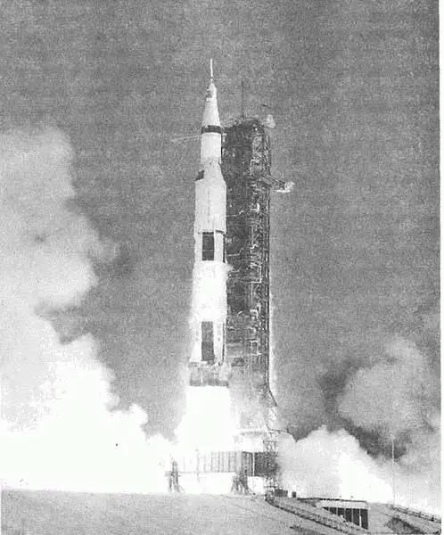 Запуск Аполлона11 ракетой СатурнV на Луну 16 июля 1969 года В России эта - фото 26