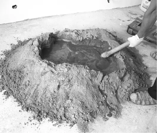 Рис 212Подготовка раствора на месте Рис 213Смачивание основания водой - фото 26