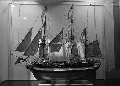 as it headed between Homulchesun on the north shore and Whoi Whoi on the south - фото 44