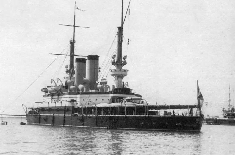 Эскадренный броненосец Три Святителя на рейде Севастополя Конец 1890х годов - фото 14