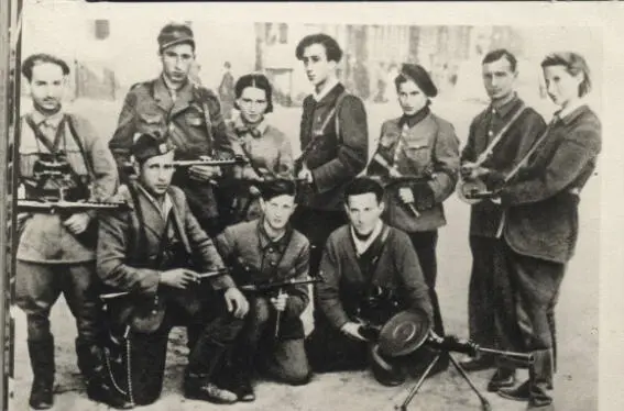 Партизанский отряд евреев воглавляемый Аббой Ковнером 1944 г При Холокосте - фото 6
