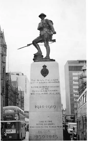 They are all over the country these Tommies Elland Memorial Age may not - фото 11