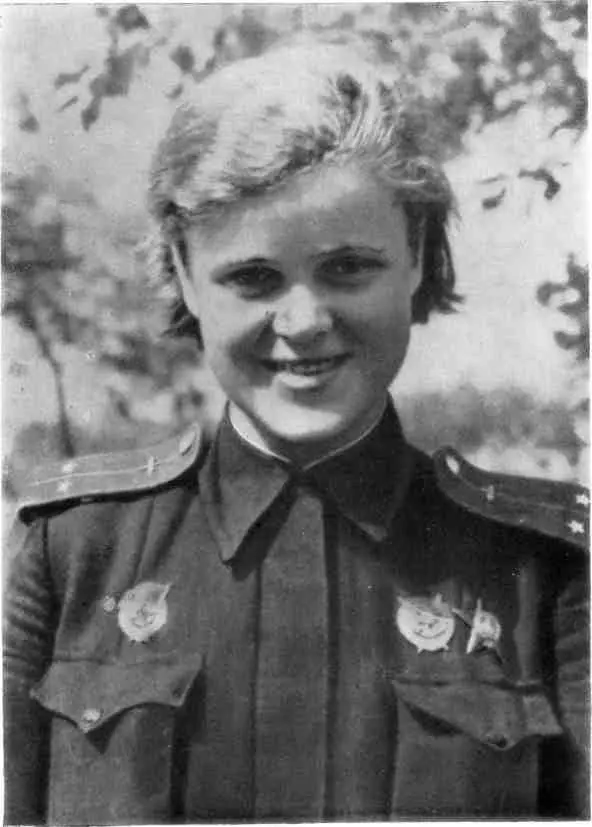 На обороте этого снимка подаренного Дусе Пасько Женя написала Моей Дусе - фото 21