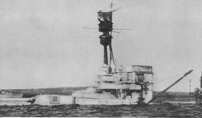 Гинденбург во время затопления фото вверху и на дне СкапаФлоу Ноябрь 1918 - фото 110