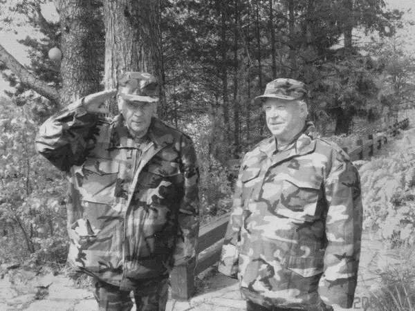 Вместе на отдыхе Супруга Л В Шебаршина Нина Васильевна Один из бли - фото 54