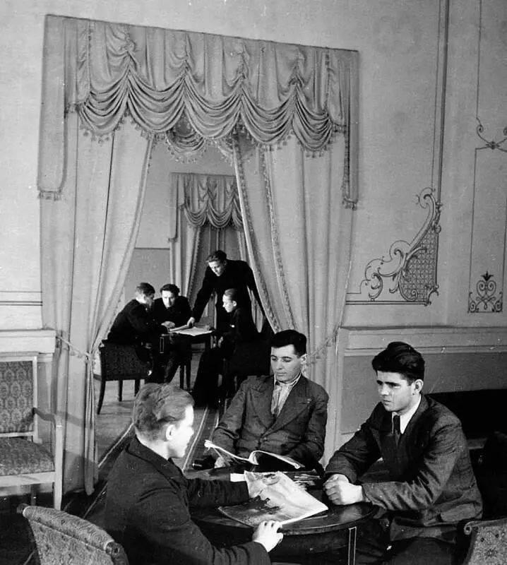 Неизвестный фотограф Фотохроника ТАСС1950е гг В фотографиях мир предстает - фото 5