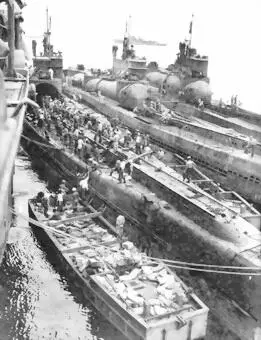 Корабли 1го ДПЛ после капитуляции Японии на переднем плане I400 за ней - фото 137