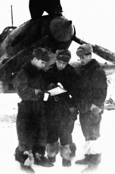 Командир звена 117го корректировочного разведывательного авиационного орденов - фото 65