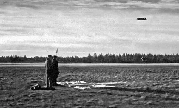Ил2 заходит на посадку 7я ВА 1943 г Сбитый Ил2 из 7й ВА На фотографии - фото 79