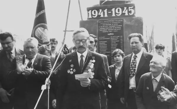 Выступление А Т Дронова на митинге 9 мая 1981 г в Белгородском НИИ сельского - фото 20