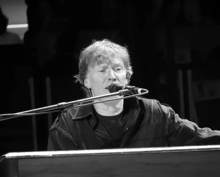 Стив Уинвуд Политрок Трудно найти рокгруппу которая призналась бы в - фото 145