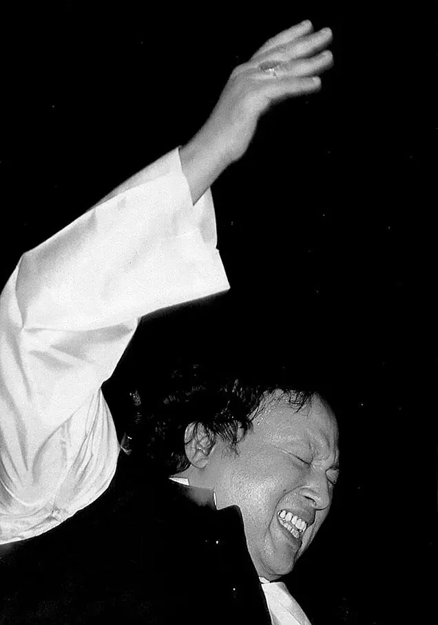 Нусрат Фатех Алихан Gogol Bordello Попса Ситуация в позднесоветской - фото 246