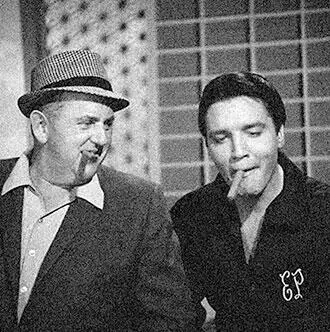 Том Паркер и Элвис Пресли Боно и Пол МакГиннес - фото 258